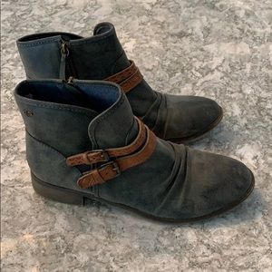 Roxy Gray booties